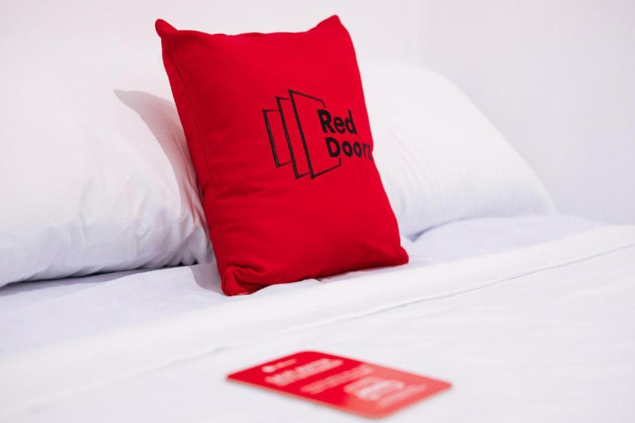 Reddoorz Plus Near Jakarta Kota Station Exterior photo