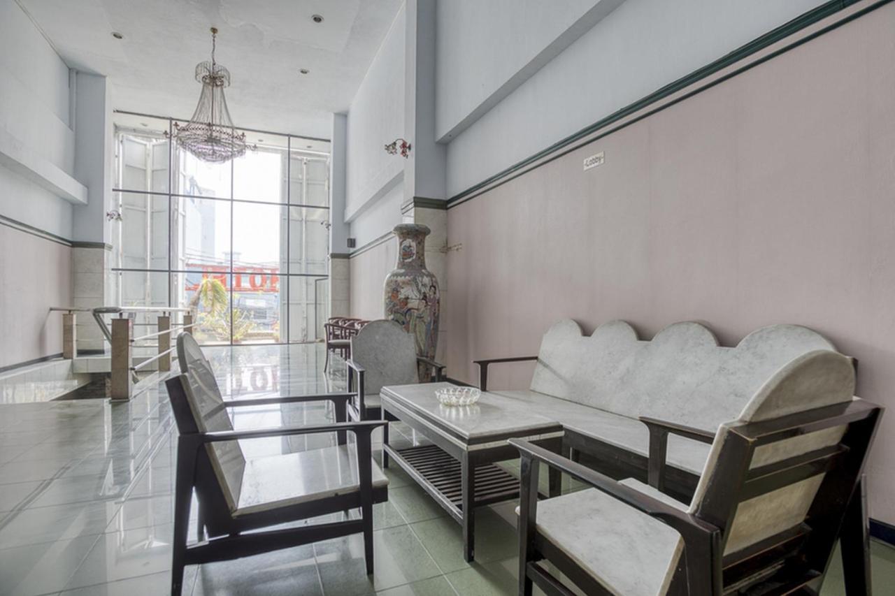 Reddoorz Plus Near Jakarta Kota Station Exterior photo