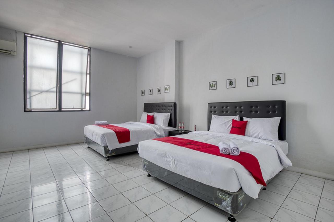 Reddoorz Plus Near Jakarta Kota Station Exterior photo